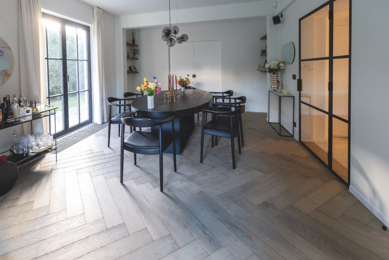 Choisir entre parquet avec nœuds (RU) ou sans nœuds (PR) : conseils esthétiques et usages pour sublimer vos intérieurs en Gironde