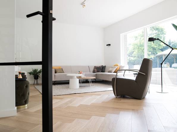 parquet contrecollé en baton rompu aux lames larges 