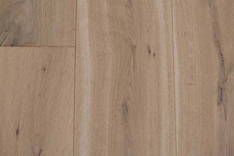 Parquet chêne lègérement vieilli et blanchi, le contrecollé Cappuccino s'impose comme une évidenceL