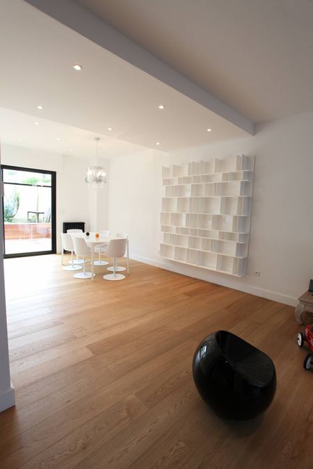 Notre zone d'activité pour ce service Vente de produits professionnels destinés à la finition entretien nettoyage protection et régénération des parquets en bois massif ou stratifié à